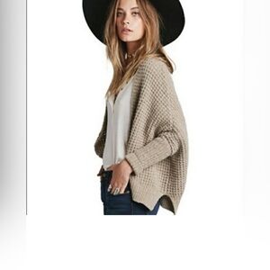Free People Oversized Chunky Knit Beige Sweater in Sz Small